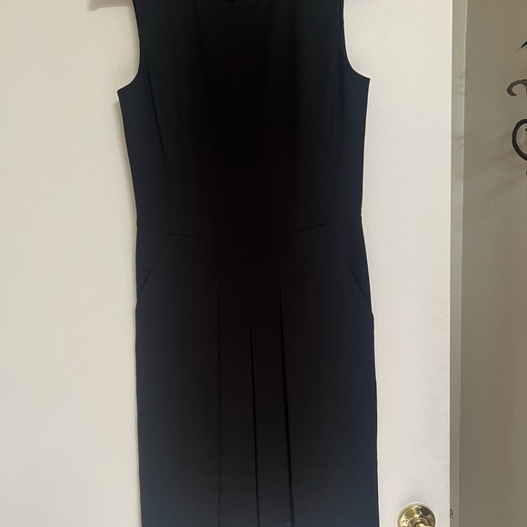 Vince. Black Sleeveless Pleated Dress With Pockets 6